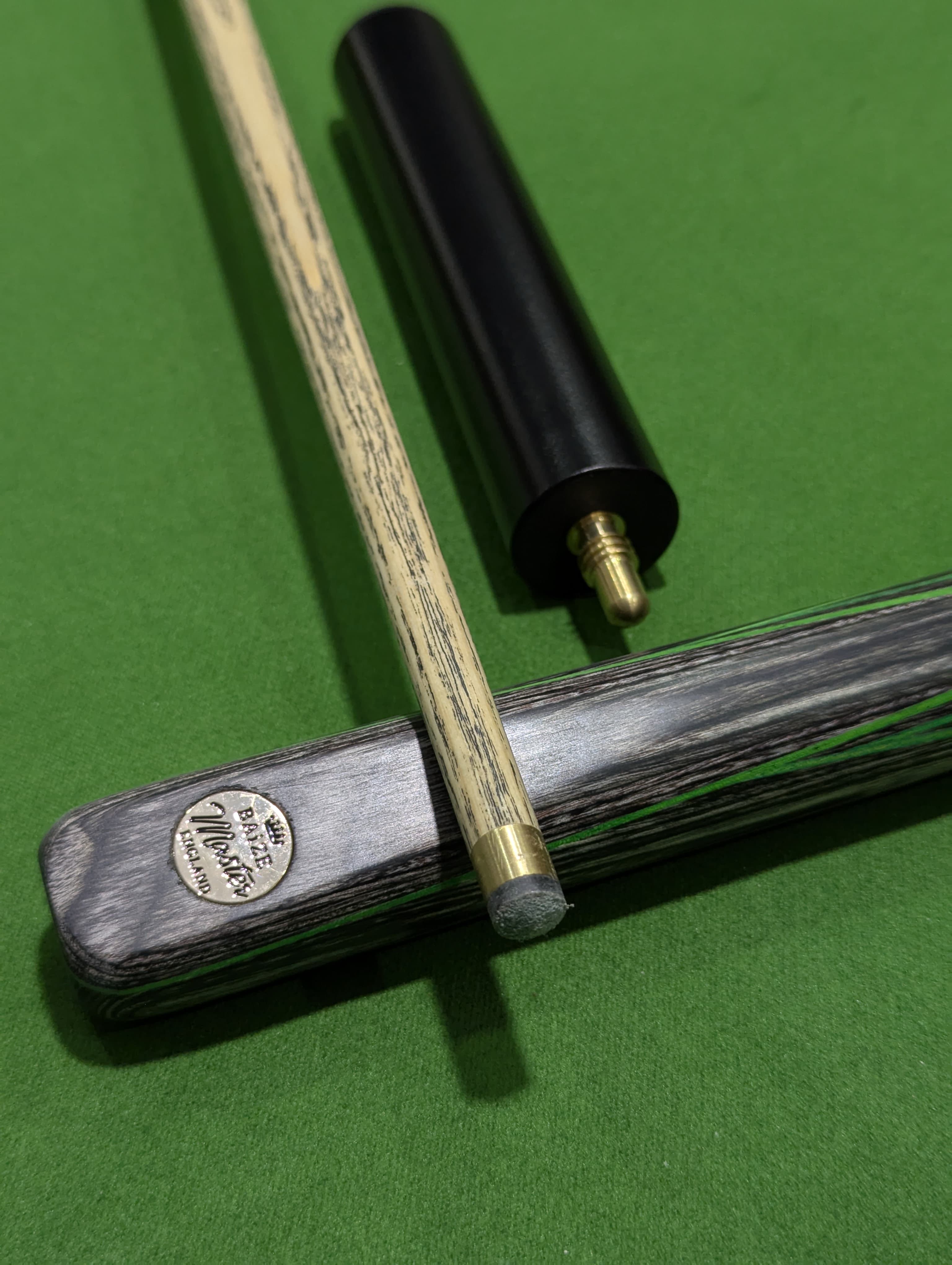 Custom-made black snooker cue with fine finish